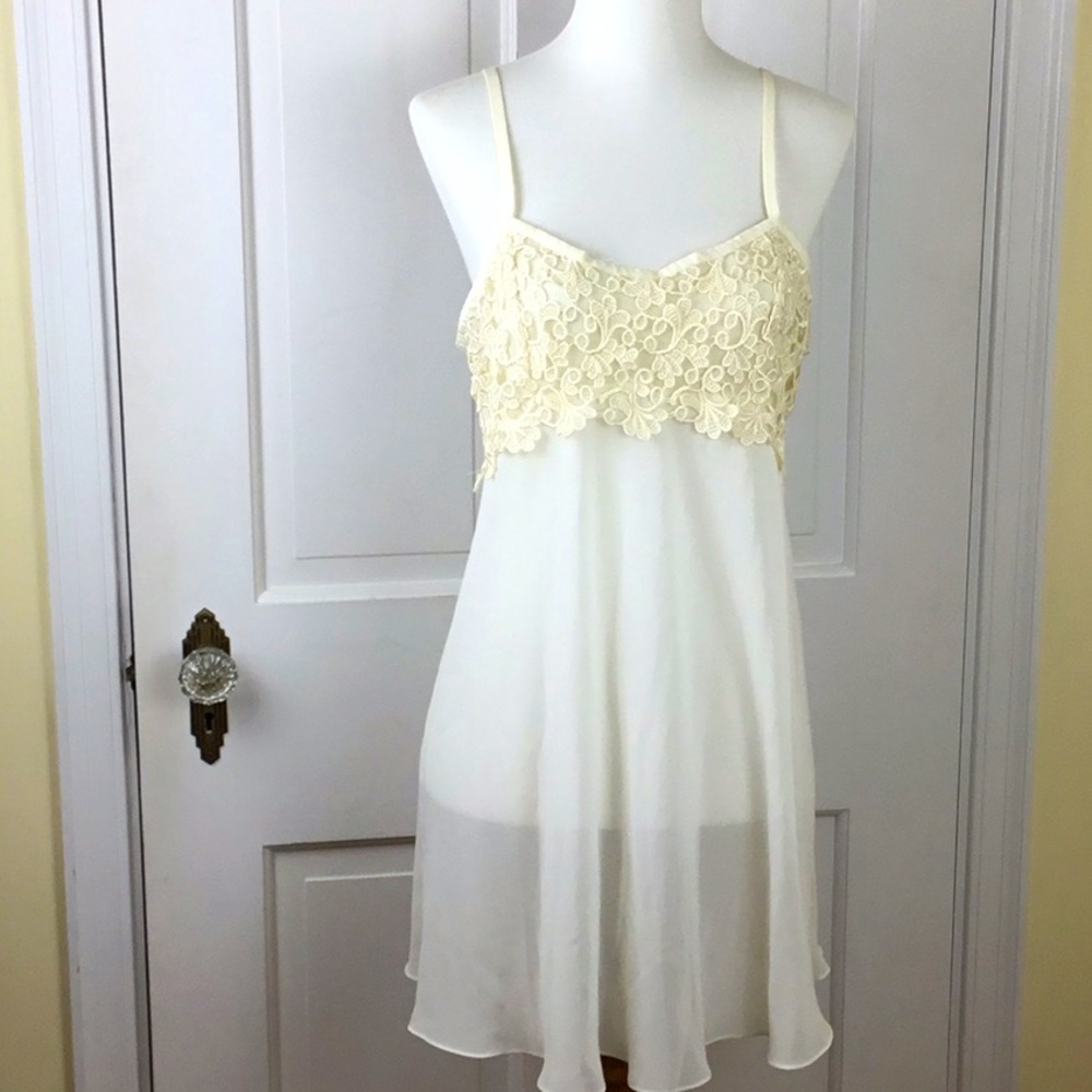 Flora Nikrooz Babydoll Chemise Size L Floral Embroidered Silky Sheer
